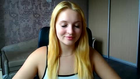Snapshot of _mila_la_ chatting on June 9, 2026, 12:17 pm Melanie online show from June 9, 2026, 12:17 pm