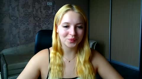 Snapshot of _mila_la_ chatting on June 13, 2026, 6:55 am Melanie online show from June 13, 2026, 6:55 am