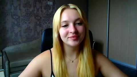 Snapshot of _mila_la_ chatting on June 15, 2026, 8:38 am Melanie online show from June 15, 2026, 8:38 am