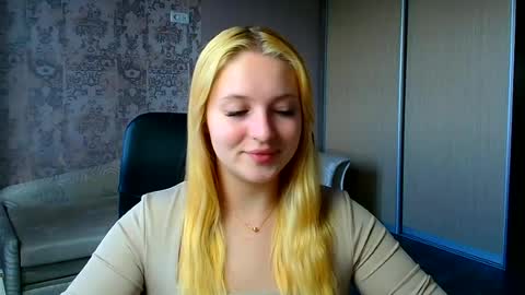 Snapshot of _mila_la_ chatting on June 17, 2026, 11:34 am Melanie online show from June 17, 2026, 11:34 am