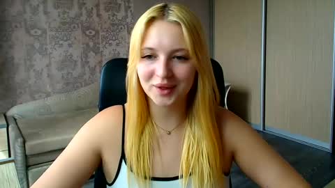 Snapshot of _mila_la_ chatting on June 18, 2026, 12:09 pm Melanie online show from June 18, 2026, 12:09 pm