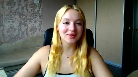 Snapshot of _mila_la_ chatting on June 22, 2026, 10:23 am Melanie online show from June 22, 2026, 10:23 am