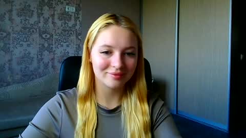 Snapshot of _mila_la_ chatting on June 27, 2026, 6:51 am Melanie online show from June 27, 2026, 6:51 am
