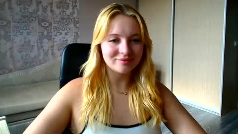 Snapshot of _mila_la_ chatting on July 6, 2026, 3:03 pm Melanie online show from July 6, 2026, 3:03 pm