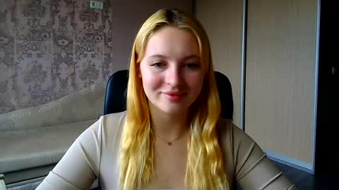 Snapshot of _mila_la_ chatting on July 10, 2026, 11:35 am Melanie online show from July 10, 2026, 11:35 am