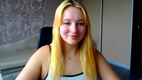 Snapshot of _mila_la_ chatting on July 13, 2026, 7:44 am Melanie online show from July 13, 2026, 7:44 am
