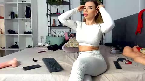 AstrideVonTeese online show from March 17, 2026, 8:17 am