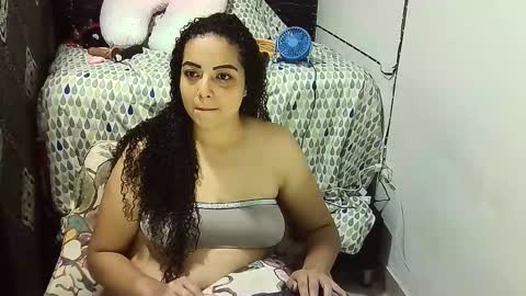 Snapshot of _milf_naughty chatting on October 18, 2025, 11:33 am _milf_naughty online show from October 18, 2025, 11:33 am