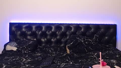 mikey and mia online show from October 8, 2025, 6:05 pm