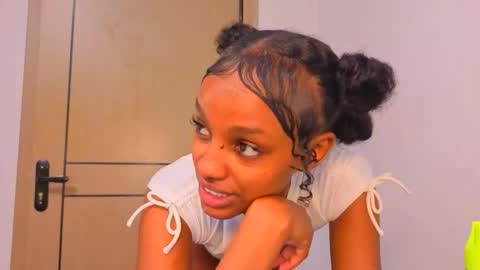 Snapshot of _mimimars chatting on April 9, 2026, 6:19 am Mimi online show from April 9, 2026, 6:19 am