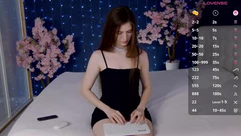 Snapshot of _mirror_girl chatting on February 8, 2026, 6:06 am Victoria online show from February 8, 2026, 6:06 am