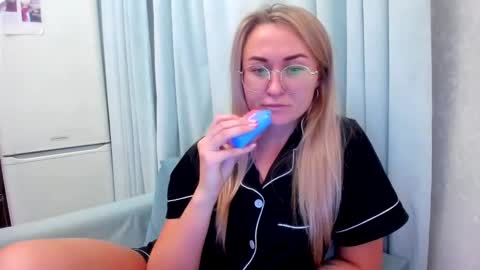 Eva online show from October 14, 2025, 7:47 pm