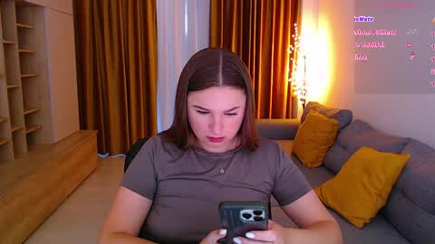 Mia online show from June 3, 2026, 6:49 am