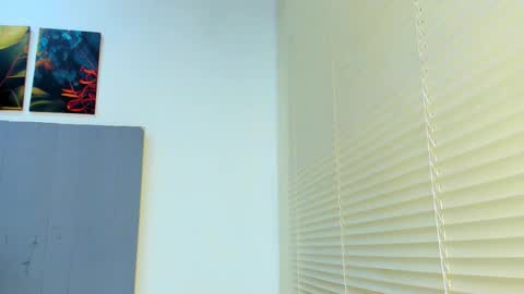 Snapshot of _molly_rosse_ chatting on October 14, 2025, 12:28 pm _molly_rosse_ online show from October 14, 2025, 12:28 pm