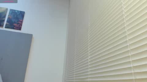 Snapshot of _molly_rosse_ chatting on October 23, 2025, 12:04 pm _molly_rosse_ online show from October 23, 2025, 12:04 pm