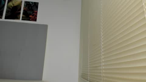 Snapshot of _molly_rosse_ chatting on October 25, 2025, 12:02 pm _molly_rosse_ online show from October 25, 2025, 12:02 pm