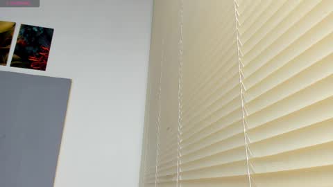 Snapshot of _molly_rosse_ chatting on October 27, 2025, 12:20 pm _molly_rosse_ online show from October 27, 2025, 12:20 pm