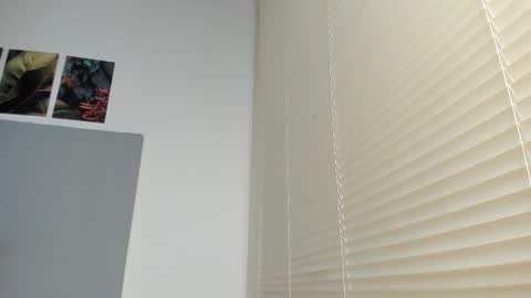 Snapshot of _molly_rosse_ chatting on November 6, 2025, 11:44 am _molly_rosse_ online show from November 6, 2025, 11:44 am