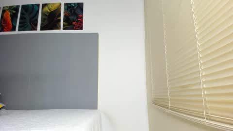 _molly_rosse_ online show from November 18, 2025, 12:20 pm