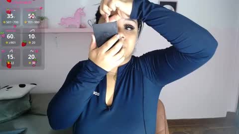 nahomi  online show from October 31, 2025, 12:55 am