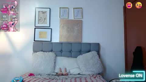 Snapshot of _naomi_s chatting on November 23, 2025, 1:44 pm _naomi_s online show from November 23, 2025, 1:44 pm