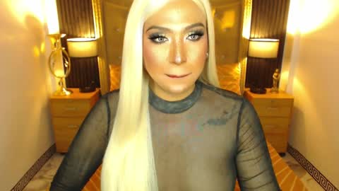 _natashacooper_ online show from April 9, 2026, 6:19 am