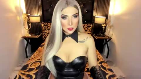 _natashacooper_ online show from June 25, 2026, 9:14 am