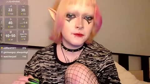 Nicole online show from November 22, 2025, 11:37 pm