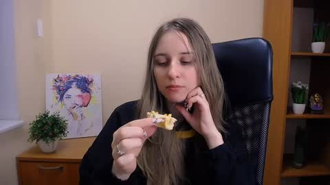 Nica online show from December 3, 2024, 12:38 pm