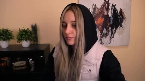 Nica online show from April 9, 2026, 11:15 am