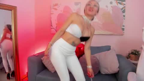 _nicoletteshea_ online show from February 14, 2026, 9:33 pm