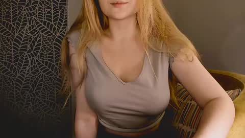 Snapshot of _o0o__ chatting on November 7, 2025, 9:15 pm Adalin online show from November 7, 2025, 9:15 pm