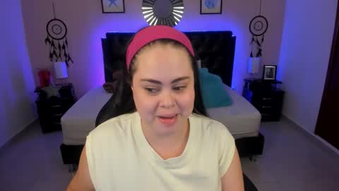 Olivia jones online show from March 26, 2026, 12:22 pm