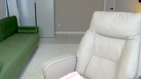 Tina online show from December 1, 2025, 1:27 pm