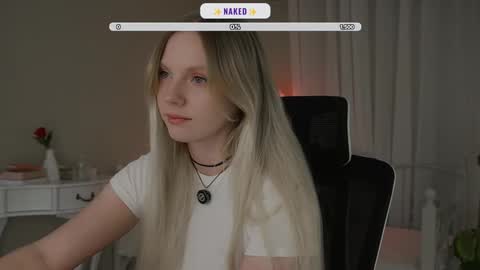 Snapshot of _penisflytrap_ chatting on October 24, 2025, 1:35 am Viktoria online show from October 24, 2025, 1:35 am