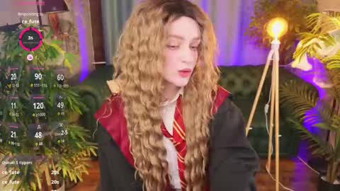 Snapshot of _pink_wassabi_ chatting on October 31, 2025, 10:44 pm Maisie online show from October 31, 2025, 10:44 pm