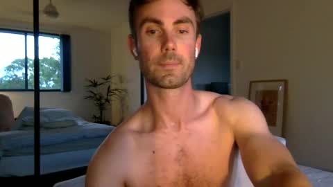 Snapshot of _r3ve_ chatting on December 14, 2025, 8:41 am _r3ve_ online show from December 14, 2025, 8:41 am