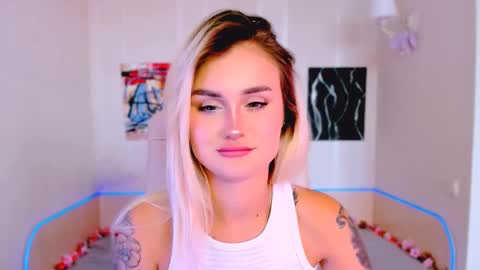 Snapshot of _ravena chatting on October 4, 2025, 12:03 pm _ravena online show from October 4, 2025, 12:03 pm