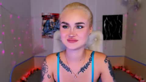 Snapshot of _ravena chatting on October 19, 2025, 3:56 pm _ravena online show from October 19, 2025, 3:56 pm