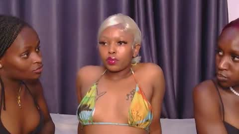  Roxxana online show from February 17, 2026, 4:46 pm