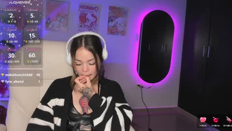 Snapshot of _sabrinamoon chatting on January 8, 2025, 4:54 pm online show from January 8, 2025, 4:54 pm