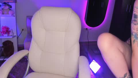 Snapshot of _sabrinamoon chatting on January 17, 2025, 1:35 pm online show from January 17, 2025, 1:35 pm