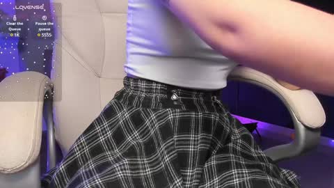 Snapshot of _sabrinamoon chatting on January 28, 2025, 12:00 pm online show from January 28, 2025, 12:00 pm