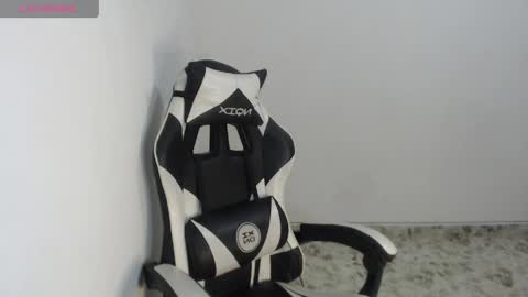 Snapshot of _samantha_fox19 chatting on April 1, 2026, 2:25 pm _samantha_fox19 online show from April 1, 2026, 2:25 pm