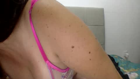 Snapshot of _sansa_ chatting on June 11, 2026, 12:32 am Anna online show from June 11, 2026, 12:32 am