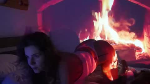 Lia online show from December 3, 2025, 9:35 pm