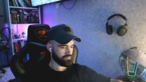 Ask me online show from April 5, 2026, 8:39 pm