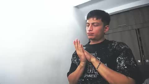 Juan Pablo-independent model online show from February 15, 2026, 7:51 am