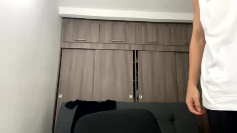 Juan Pablo-independent model online show from February 21, 2026, 4:02 am