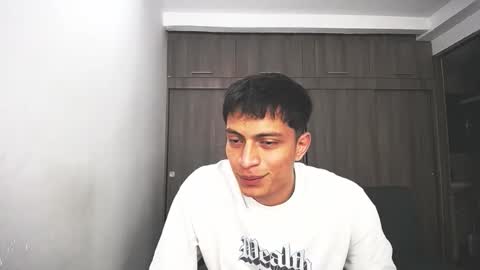 Juan Pablo-independent model online show from April 6, 2026, 10:00 pm